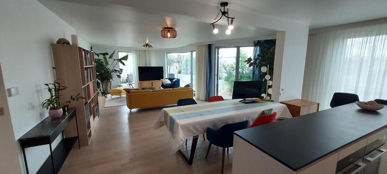 150m2 And A 45m2 Terrace At 8th Floor With Air Conditioning Parigi