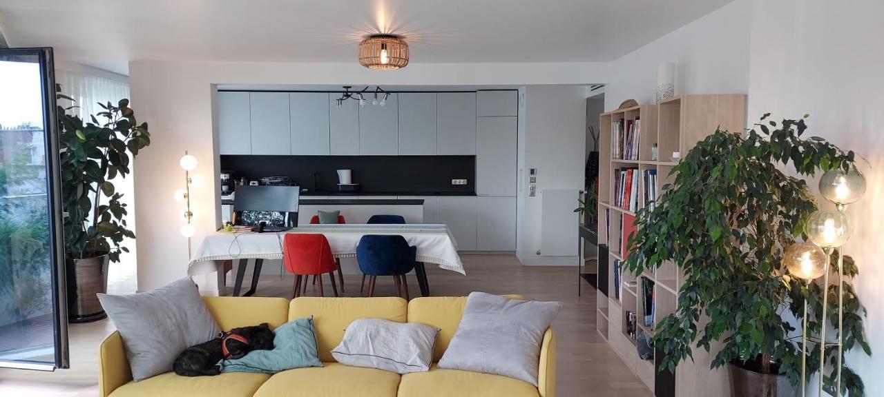 150m2 And A 45m2 Terrace At 8th Floor With Air Conditioning *