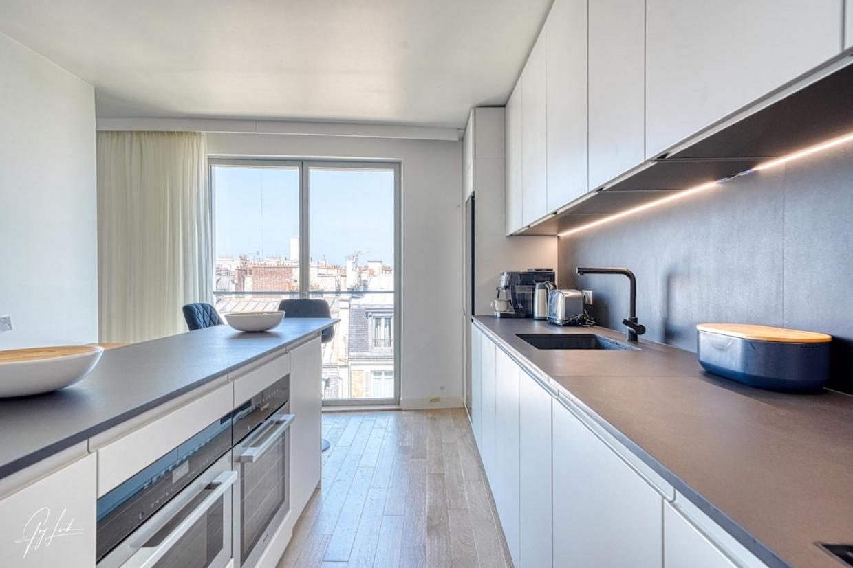 150m2 And A 45m2 Terrace At 8th Floor With Air Conditioning Appartamento